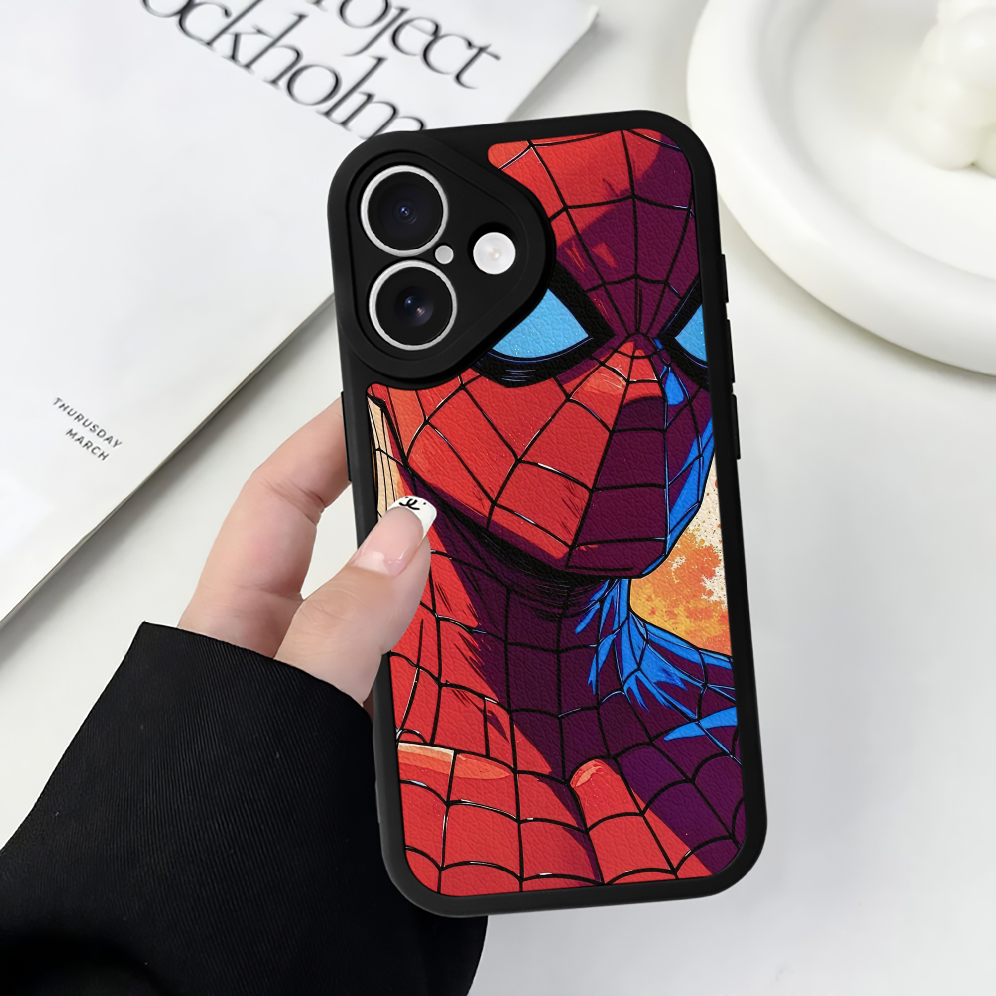 Spider Man スパイダーマン 【iPhone 16シリーズ対応】シリコンスマホケース（レザー調） 材質：シリコン